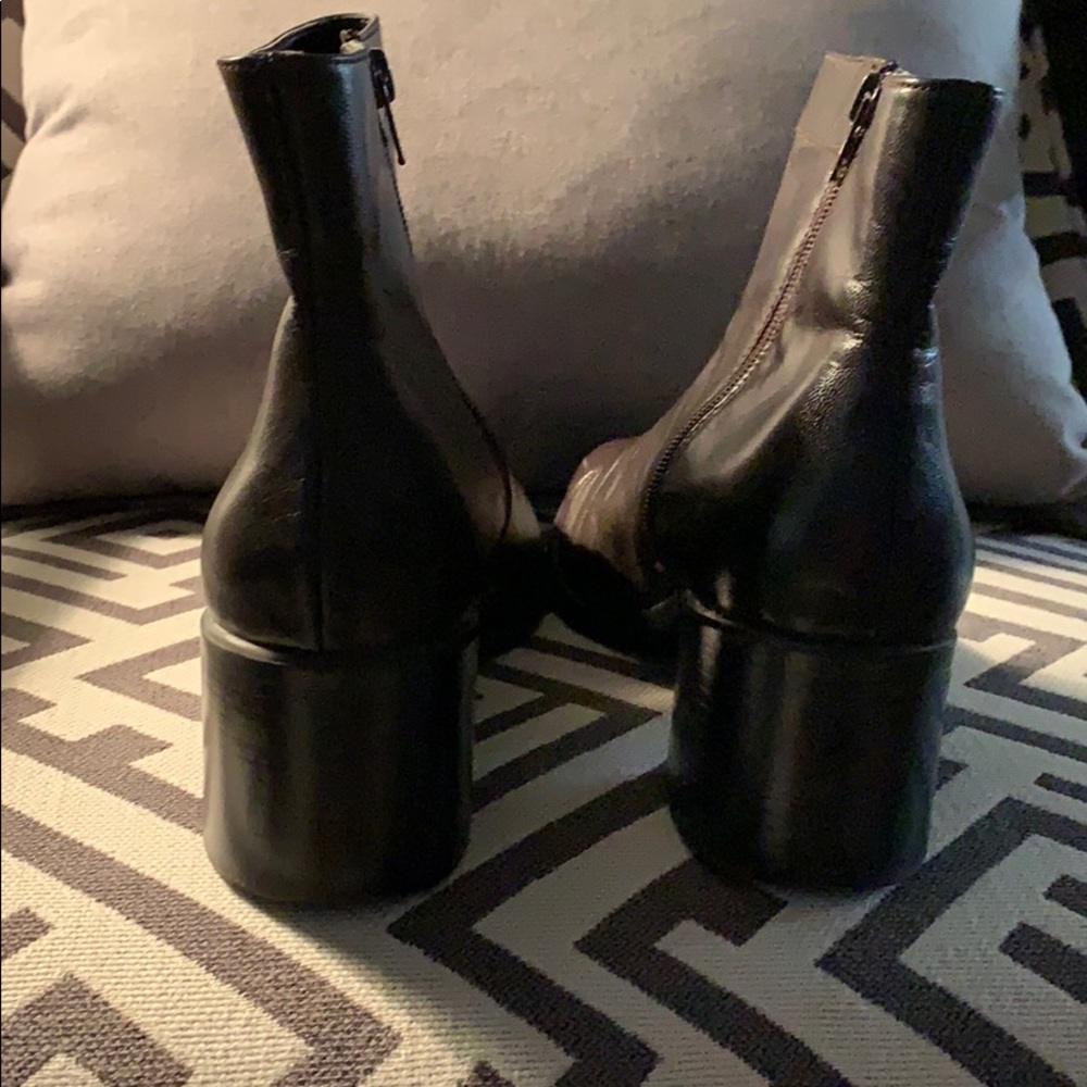 Short Boot, Slightly Rounded Toe - image 3